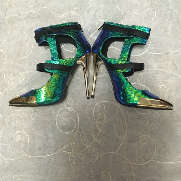 Shoes - Picture 2 of 5